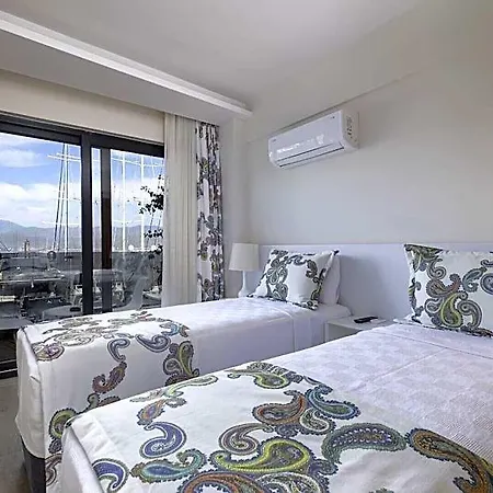 Hotel Ece Marina 2*