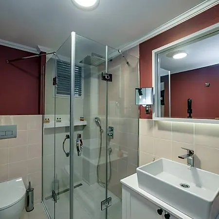 Hotel Ece Marina 2*
